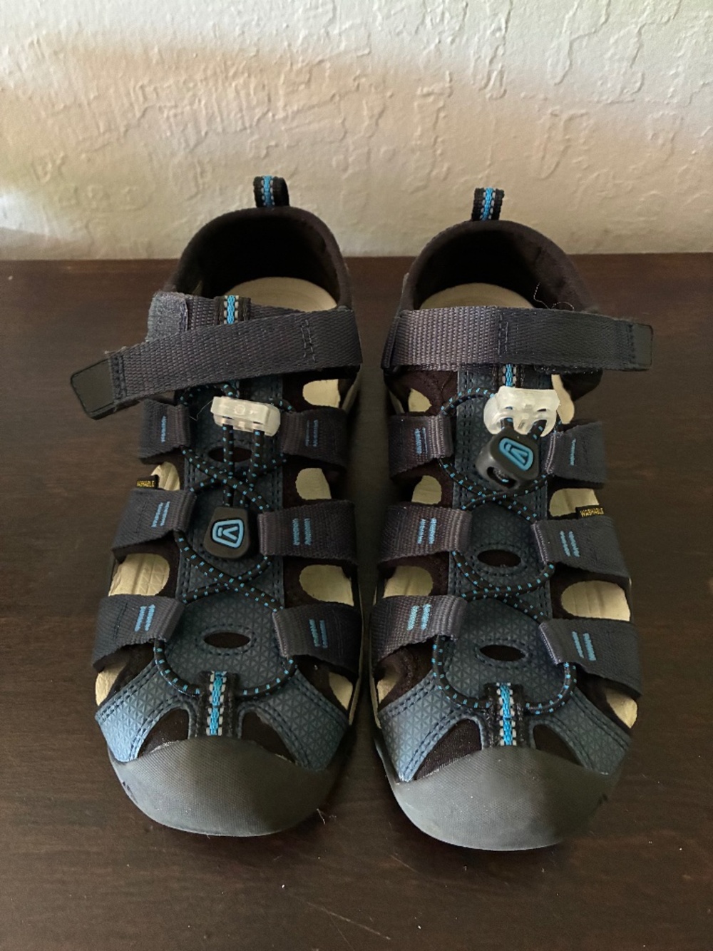 Kids KEEN shoes size 2